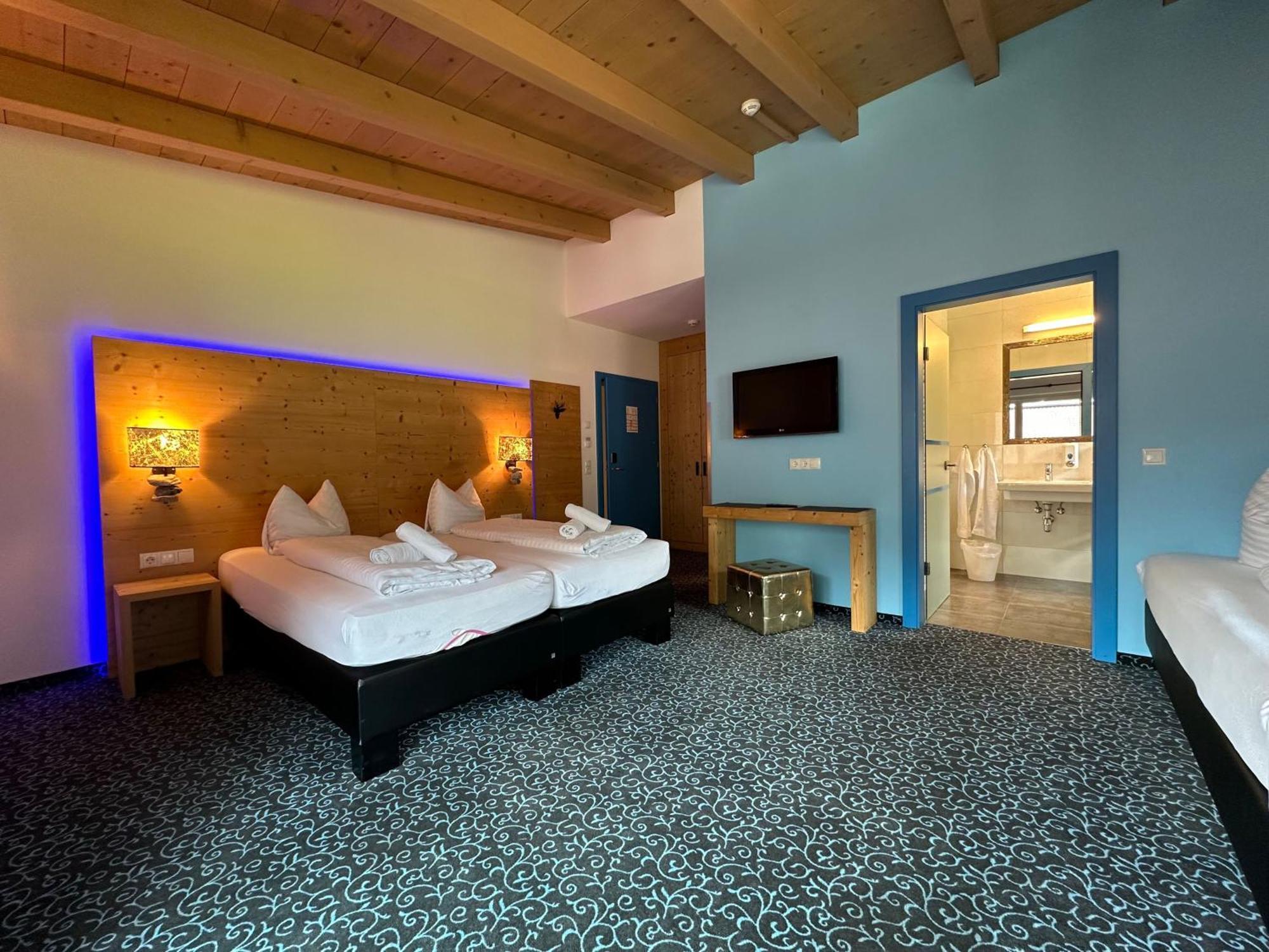 Partyhouse Harakiri Stay Different 60 Seconds To Mountains! Free Parking! Self Check-In Mayrhofen Luaran gambar